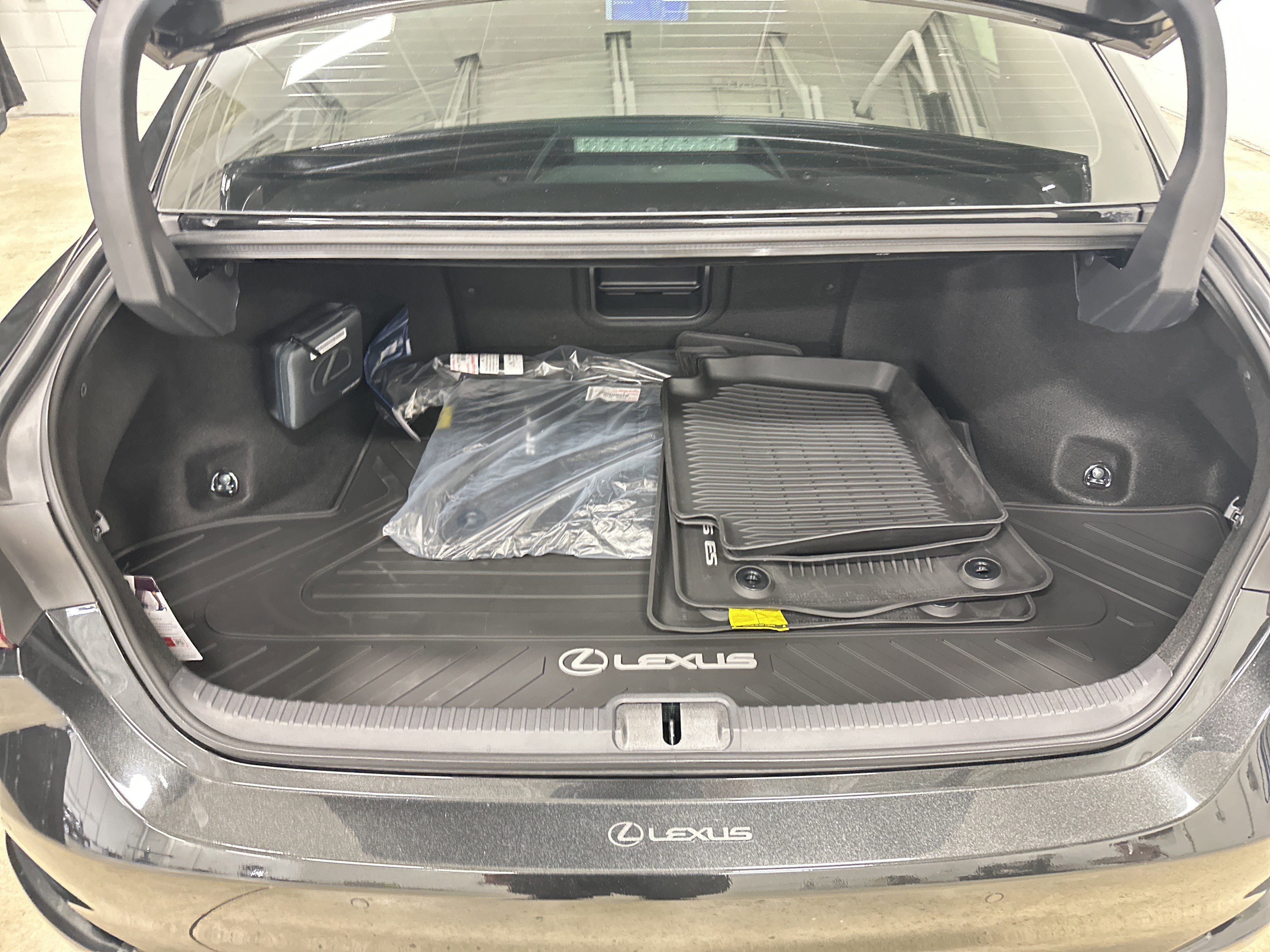 Used 2025 Lexus ES 350 Ultra Luxury FWD image 34