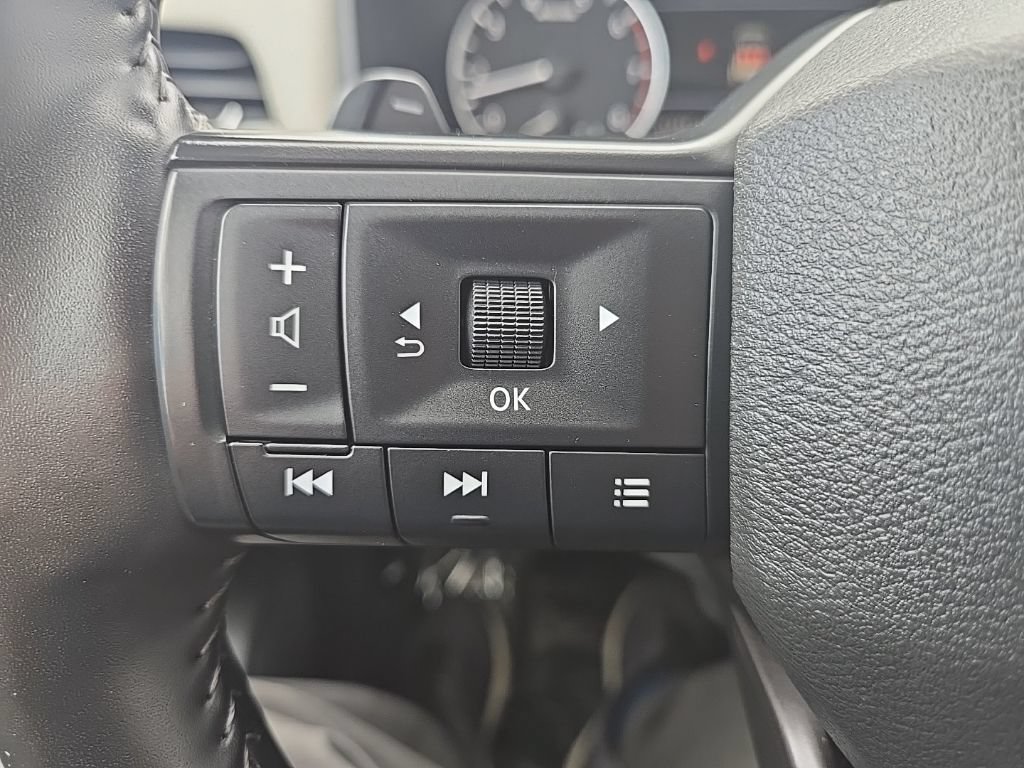 Used 2025 Nissan Rogue SV AWD/4WD image 14