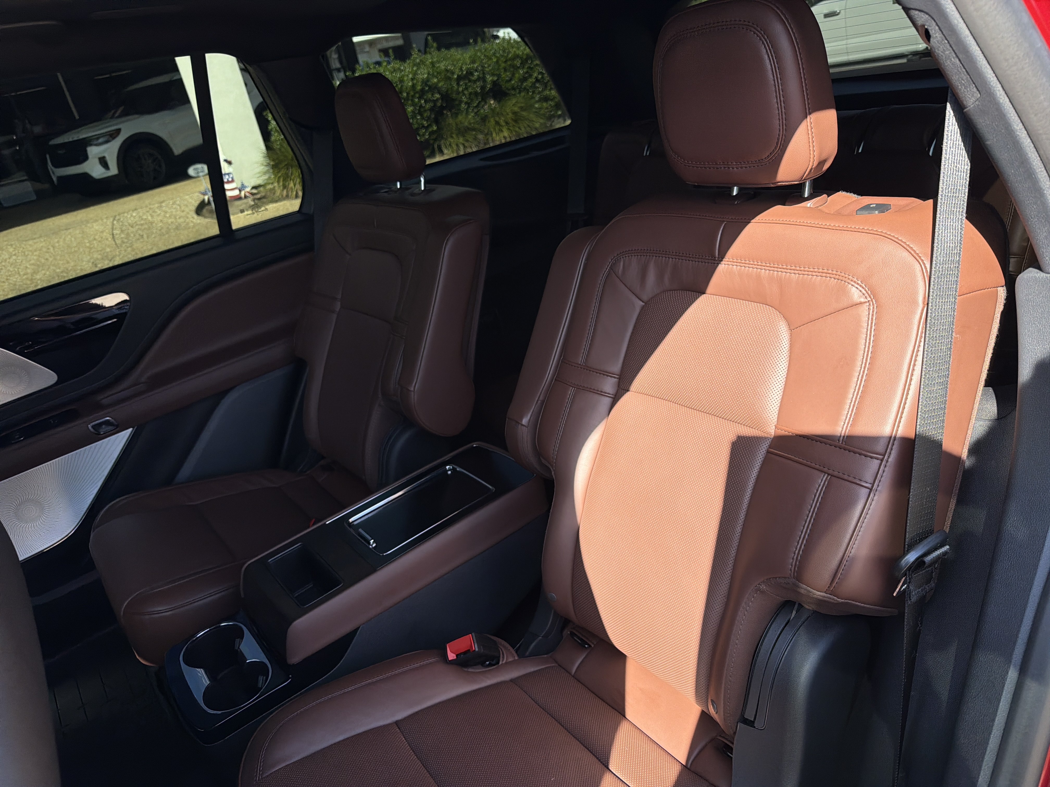 Used 2025 Lincoln Aviator Reserve w/ Luxury Package RWD image 17