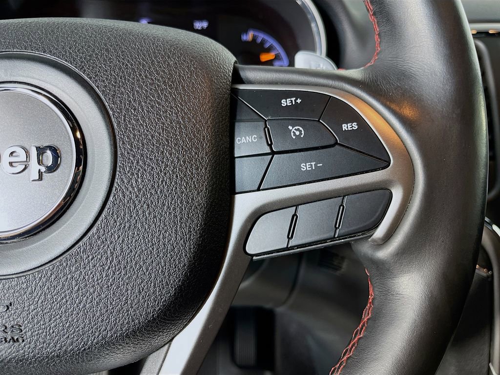 Used 2018 Jeep Grand Cherokee Trailhawk w/ Trailhawk Luxury Group AWD/4WD image 17