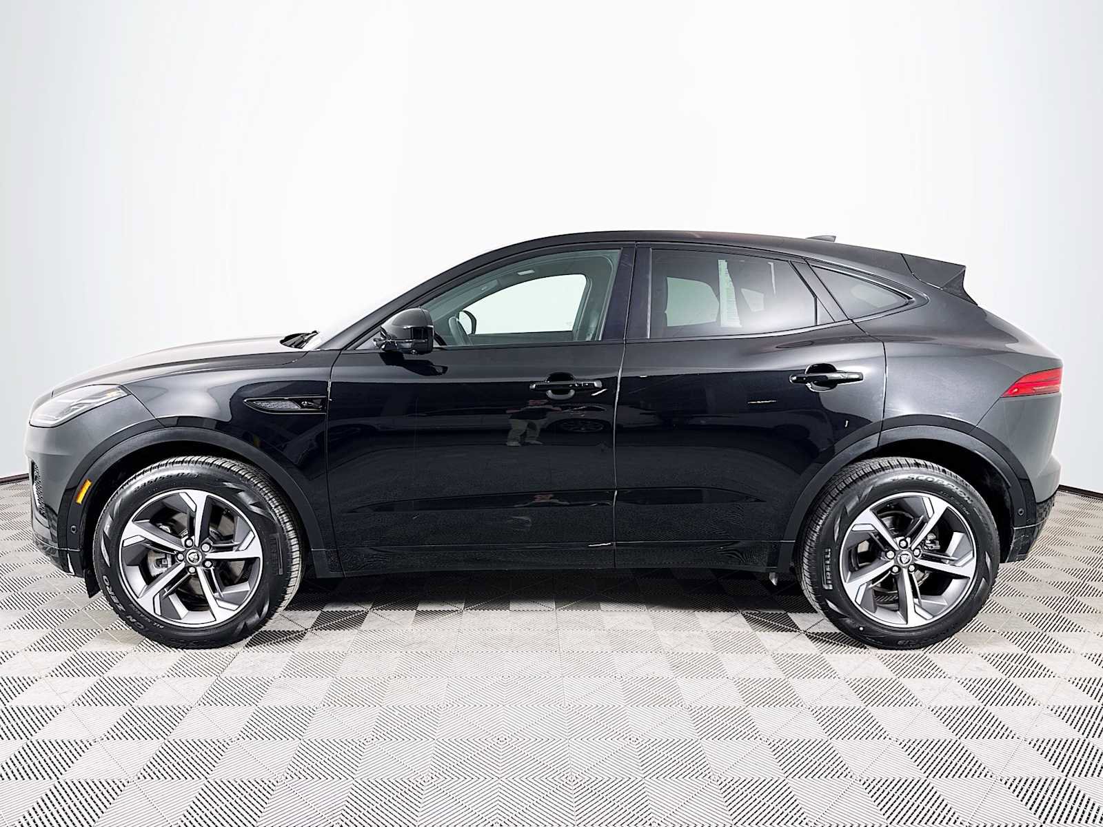 Used 2024 Jaguar E-PACE R-Dynamic SE image 8