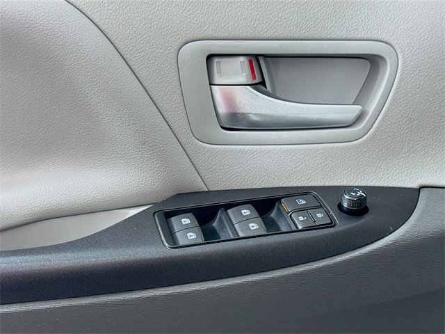Used 2016 Toyota Sienna LE image 13