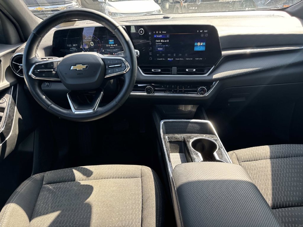 Used 2025 Chevrolet Equinox LT AWD/4WD image 8