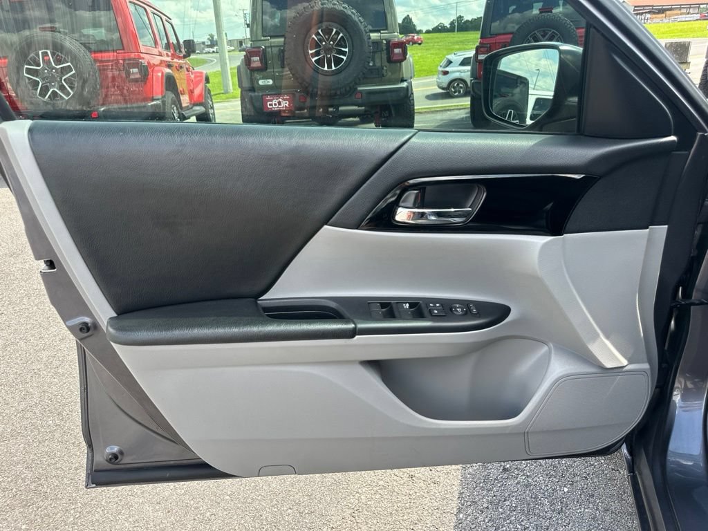 Used 2017 Honda Accord LX image 23