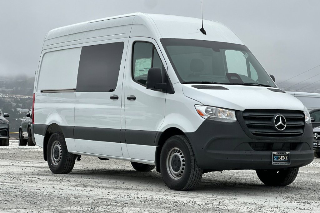 Used 2025 Mercedes-Benz Sprinter 2500 image 2