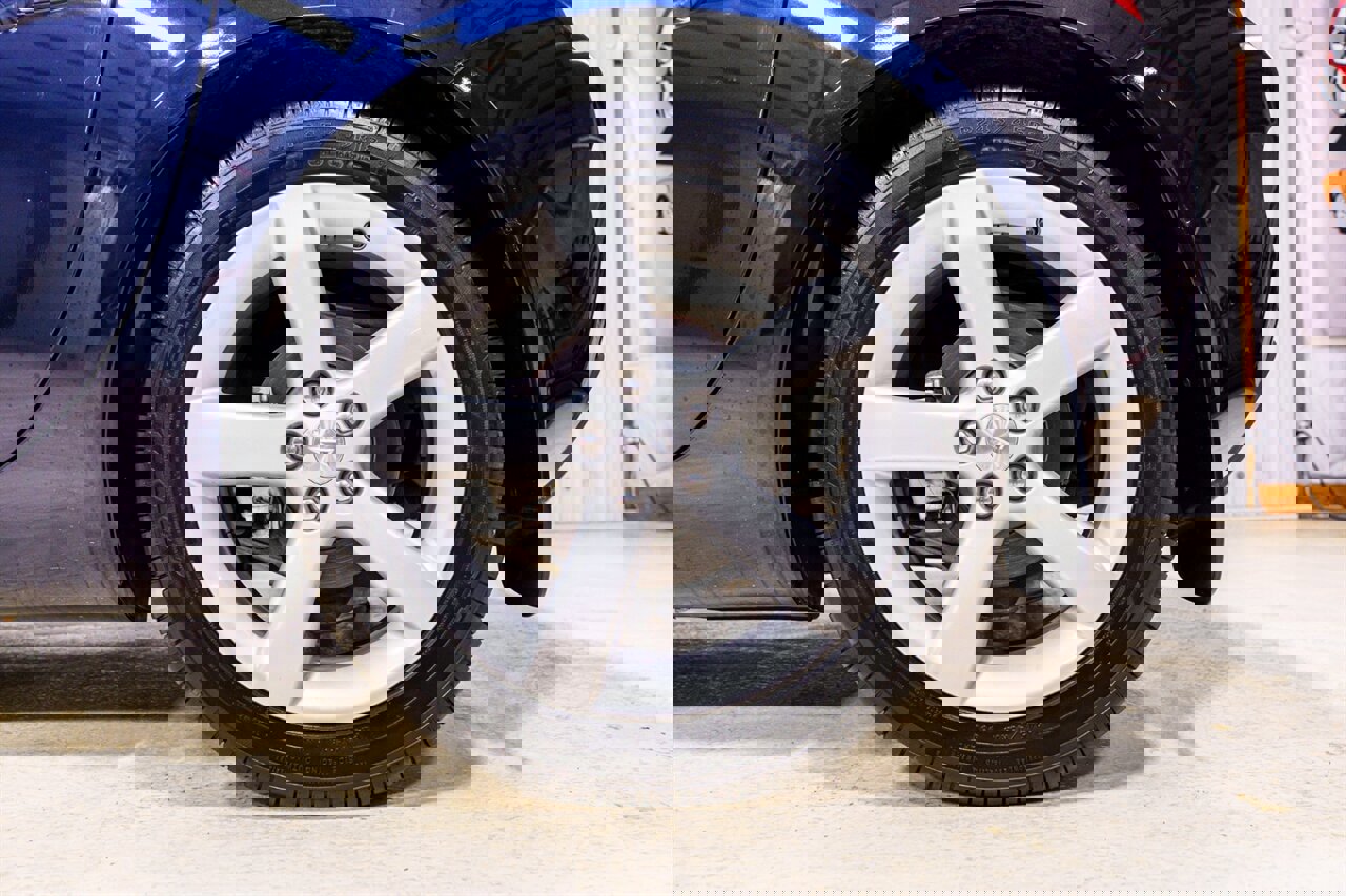 Used 2006 Pontiac Solstice Convertible w/ Premium Package image 8