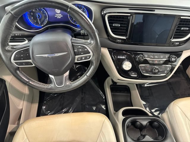 Used 2020 Chrysler Pacifica Touring-L Plus w/ Tire & Wheel Group FWD image 25