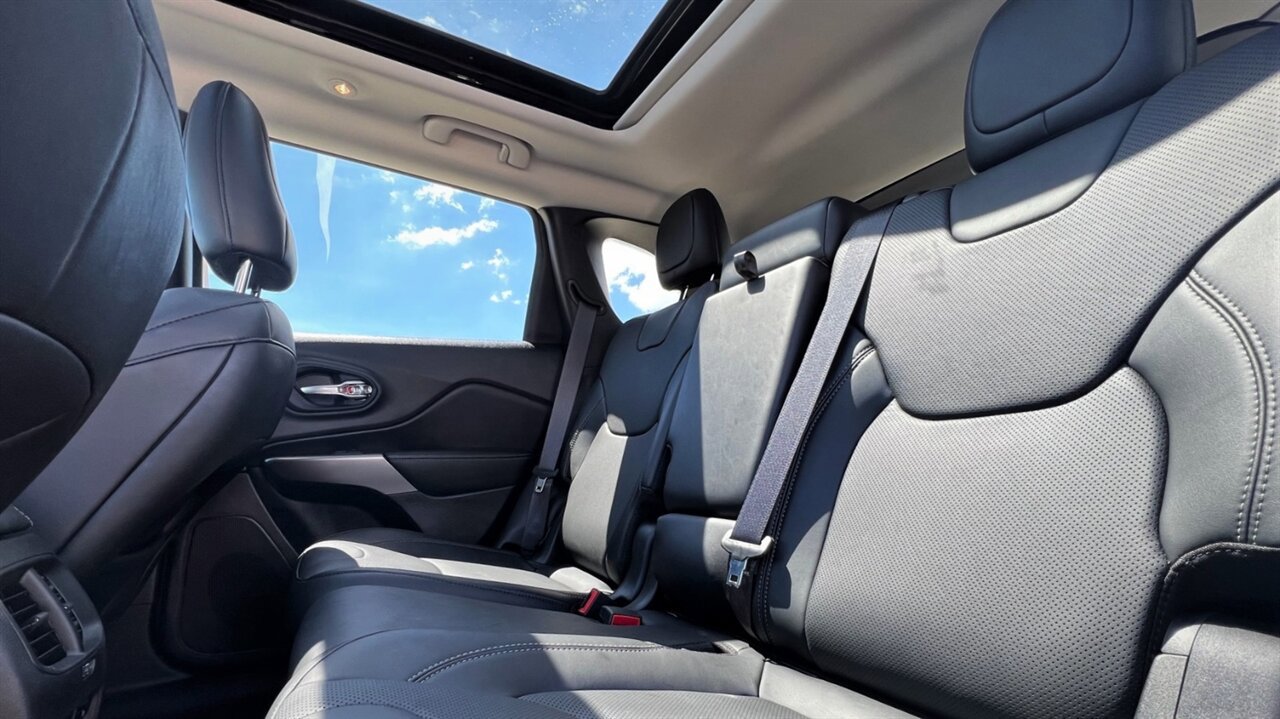 Used 2021 Jeep Cherokee Limited w/ Elite Package FWD image 13