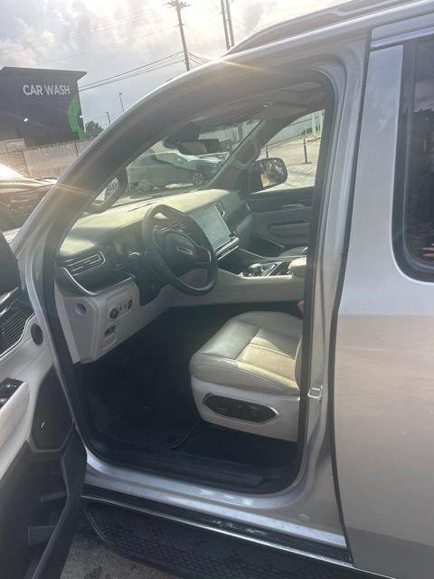 Used 2024 Jeep Wagoneer 4WD w/ Premium Group I image 14