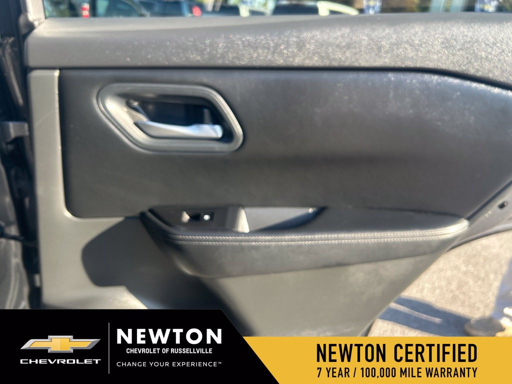 Used 2025 Nissan Rogue SV FWD image 28