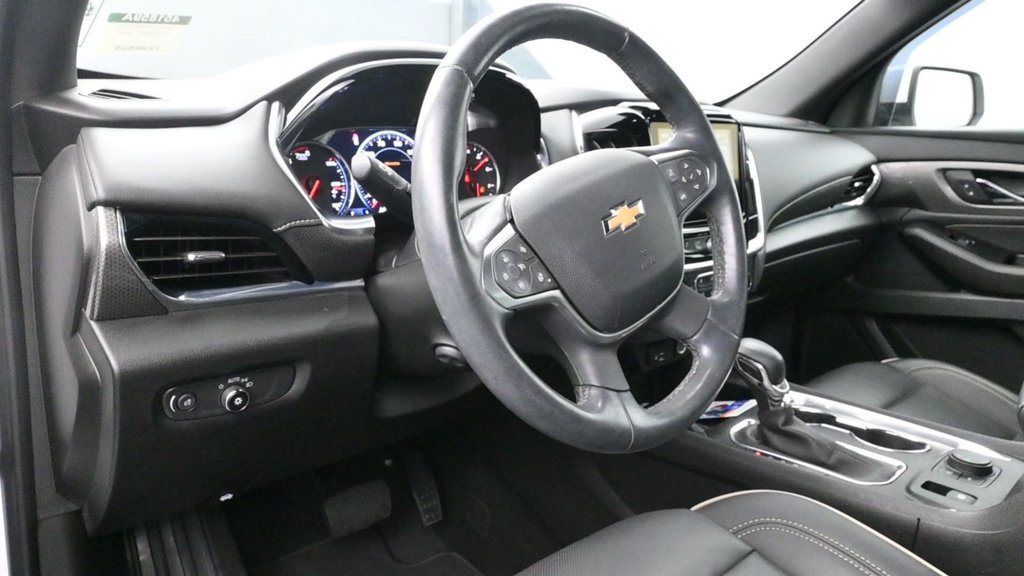 Used 2023 Chevrolet Traverse Premier FWD image 11