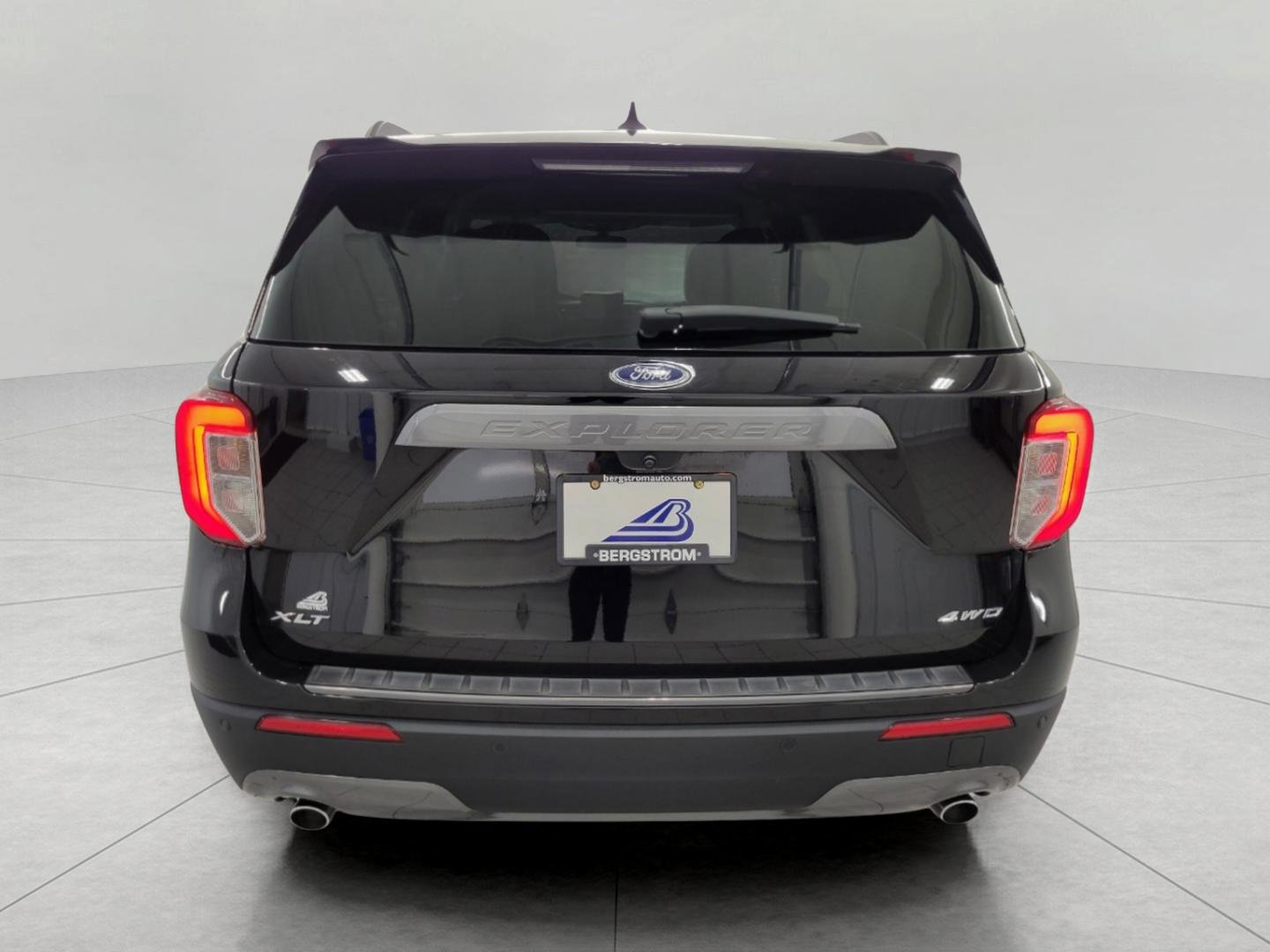 Used 2023 Ford Explorer XLT w/ Equipment Group 202A AWD/4WD image 27