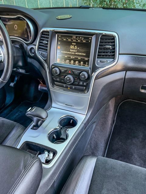 Used 2015 Jeep Grand Cherokee Altitude image 31