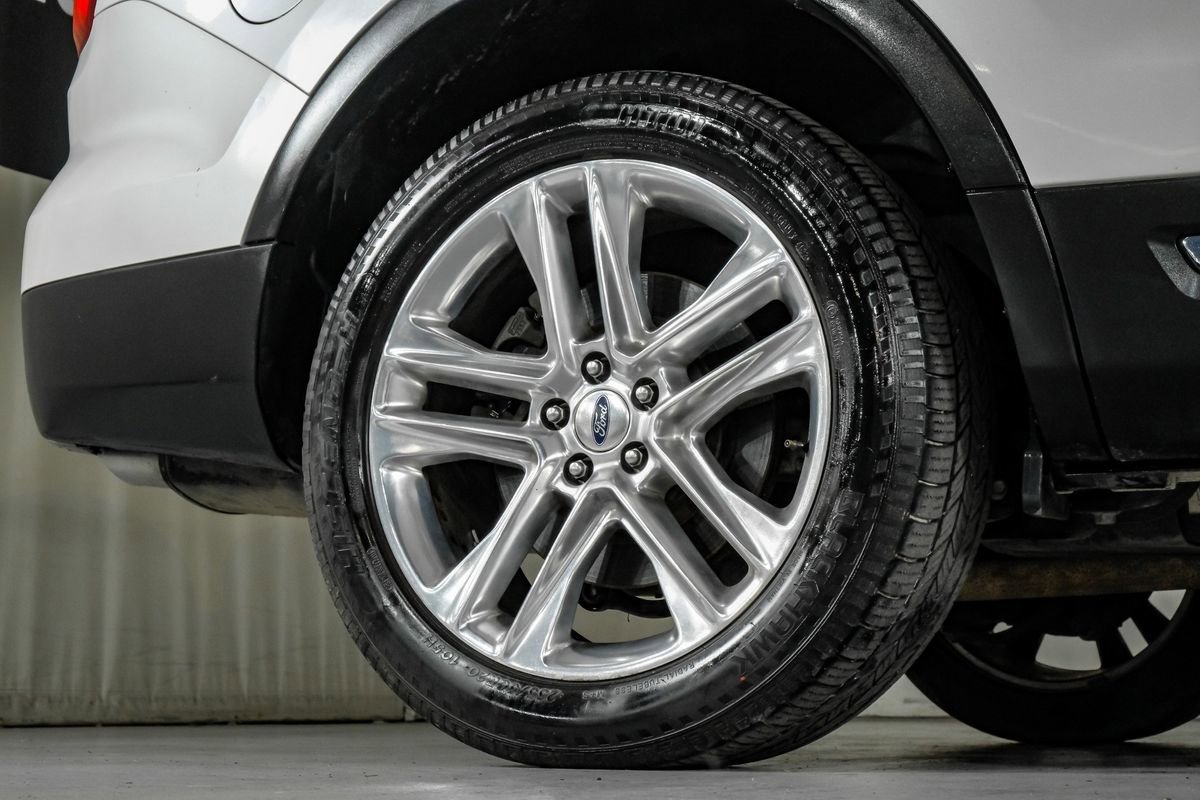 Used 2017 Ford Explorer XLT w/ Equipment Group 202A FWD image 49