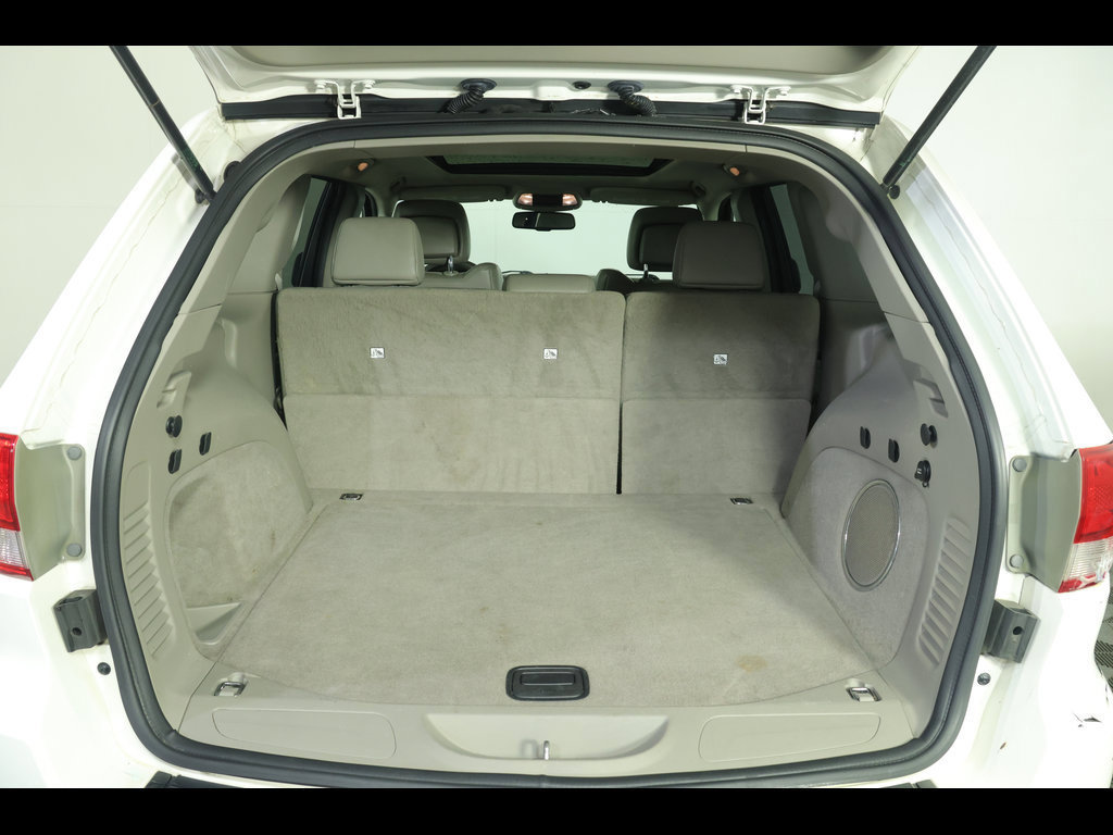 Used 2011 Jeep Grand Cherokee Laredo AWD/4WD image 12