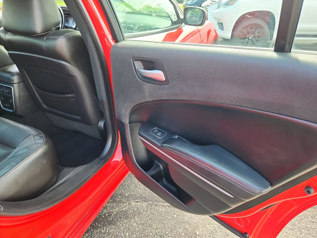 Used 2019 Dodge Charger SXT w/ Leather Interior Group RWD image 14
