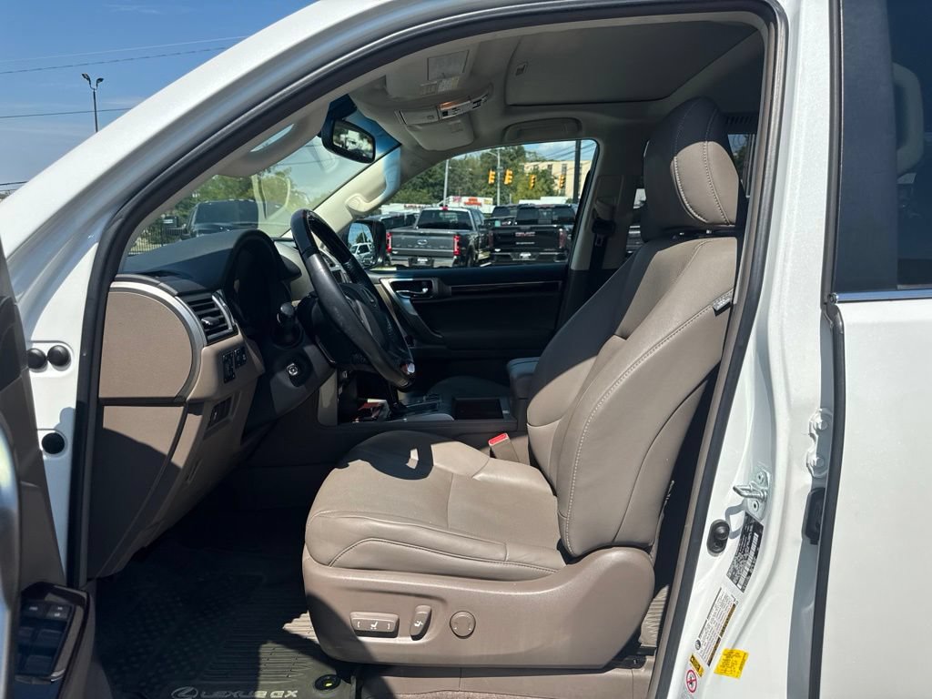Used 2019 Lexus GX 460 AWD/4WD image 12