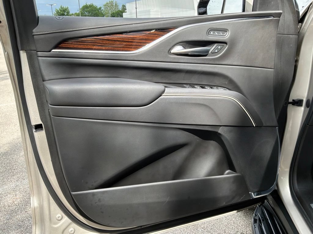 Used 2021 Cadillac Escalade ESV Premium Luxury AWD/4WD image 10