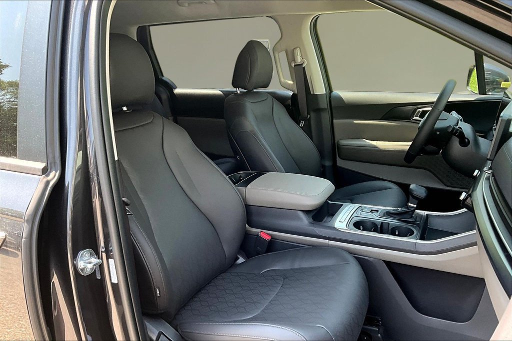New 2027 Kia Carnival FWD image 11