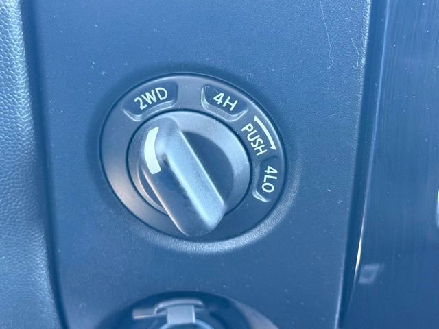 Used 2013 Nissan Titan SV AWD/4WD image 29