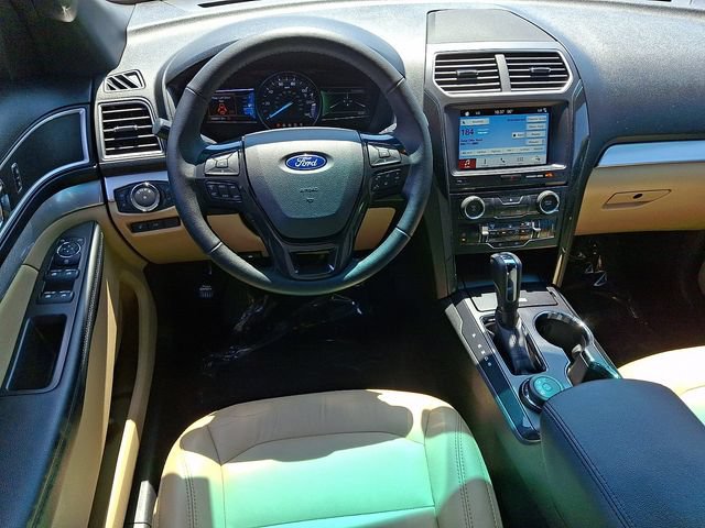 Used 2017 Ford Explorer XLT w/ Equipment Group 202A AWD/4WD image 13