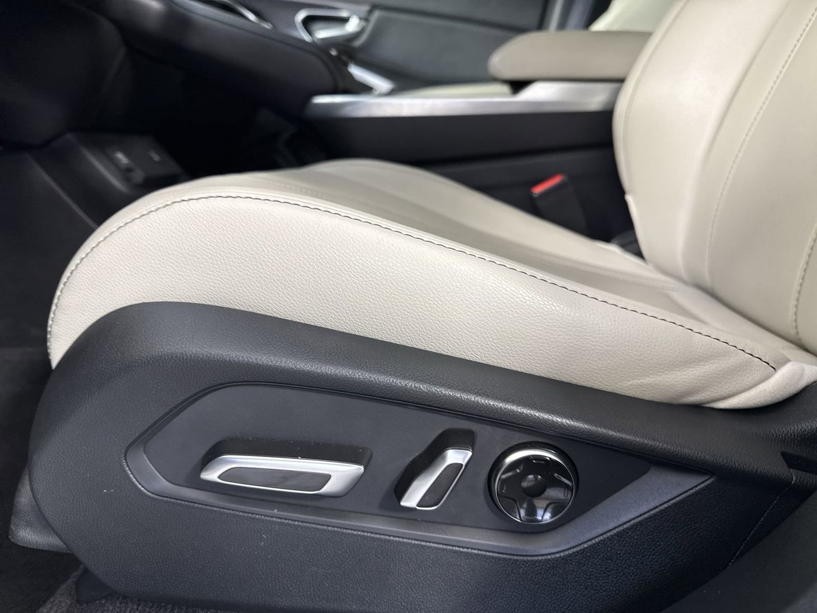 Used 2025 Acura RDX SH-AWD image 22