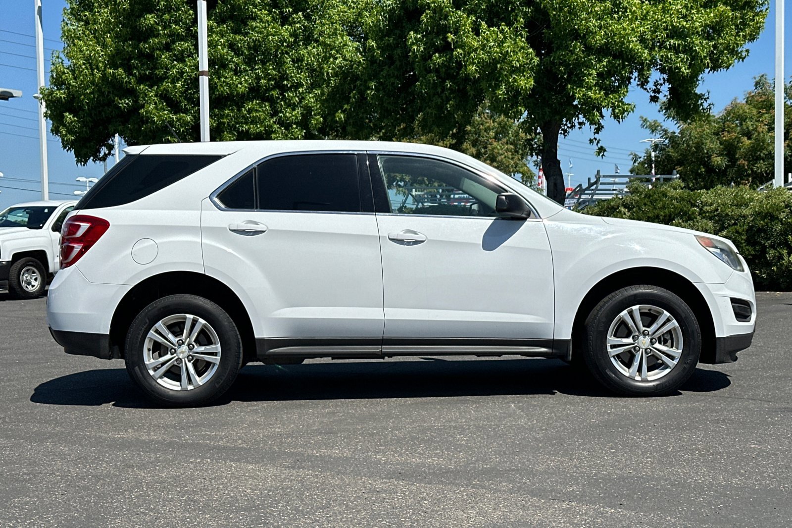 Used 2016 Chevrolet Equinox LS AWD/4WD image 3