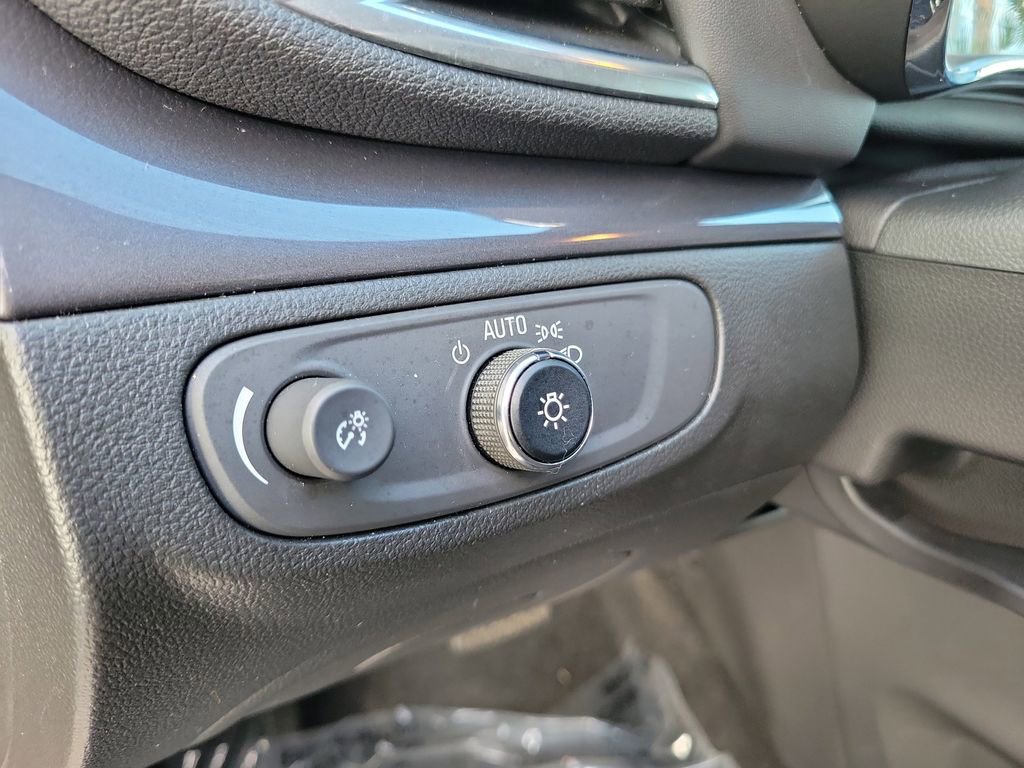 Used 2022 Buick Encore Preferred w/ Safety Package FWD image 21