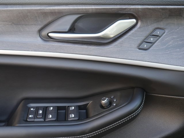 New 2025 Jeep Grand Cherokee Limited w/ Black Appearance Package image 13