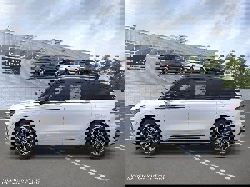 New 2026 Lincoln Nautilus Reserve image 3