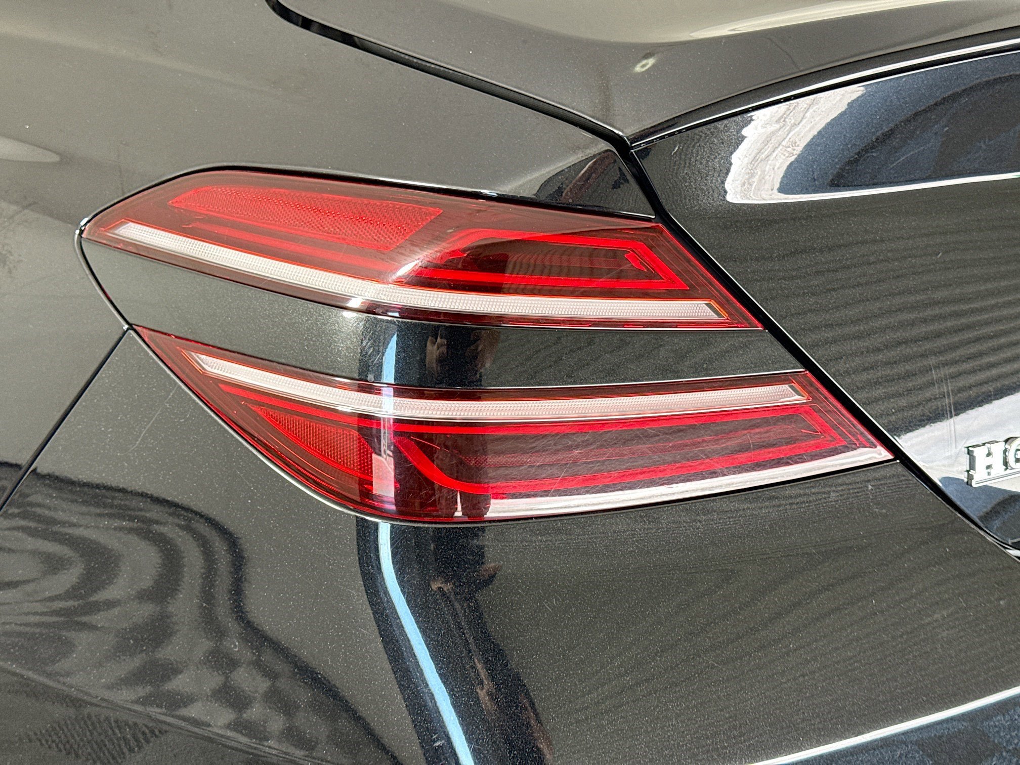 Used 2022 Genesis G70 2.0T RWD image 36