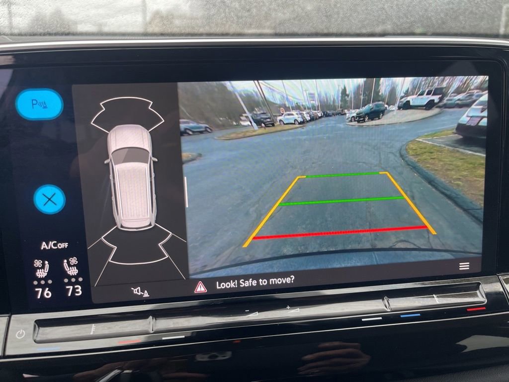 Used 2025 Volkswagen Atlas SE image 16