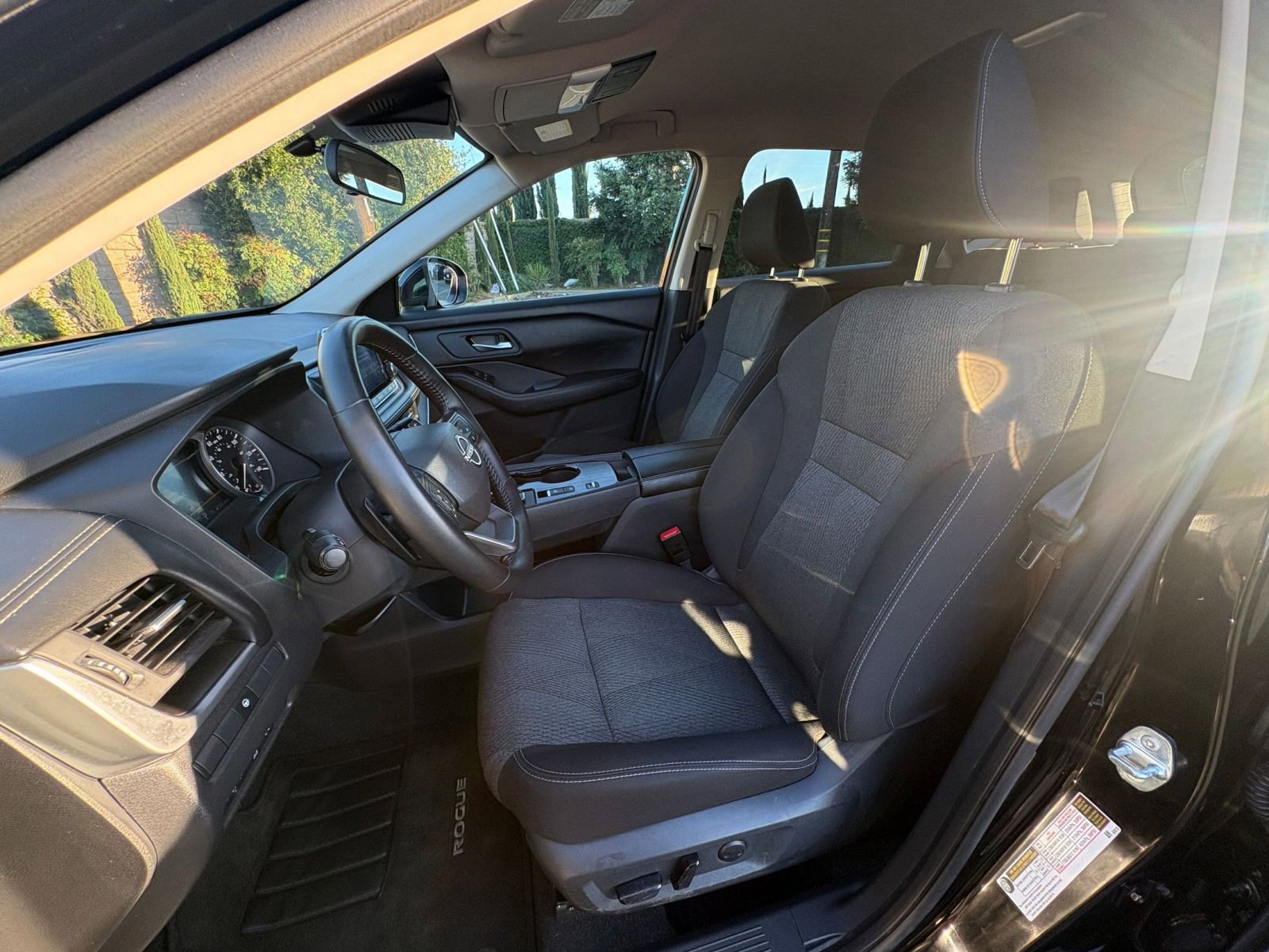 Used 2025 Nissan Rogue SV image 38