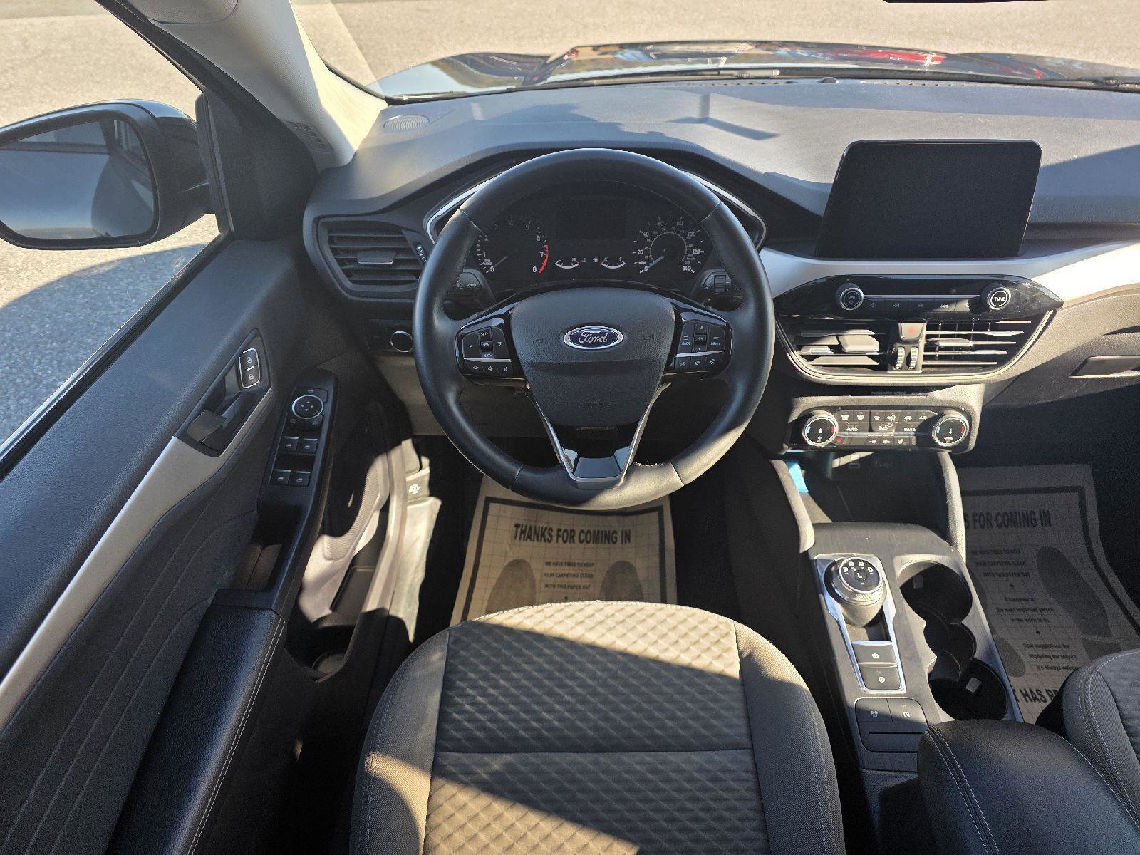 Used 2022 Ford Escape SE w/ SE Sport Appearance Package image 15