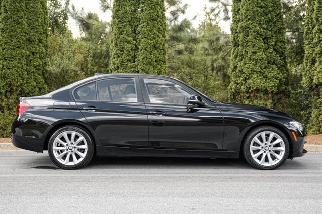 Used 2018 BMW 320i xDrive Sedan AWD/4WD image 12