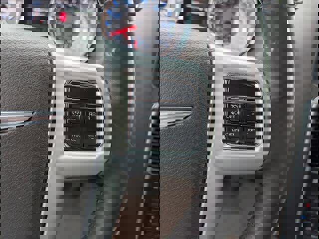 Used 2015 Chrysler Town & Country Limited Platinum image 9