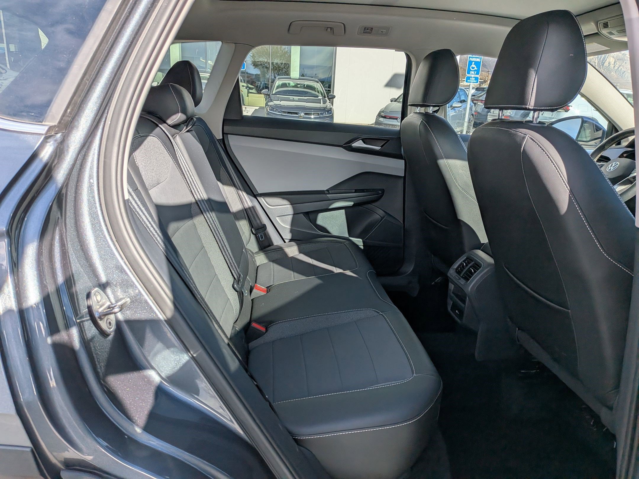 Certified 2023 Volkswagen Taos SE w/ Panoramic Sunroof Package image 31