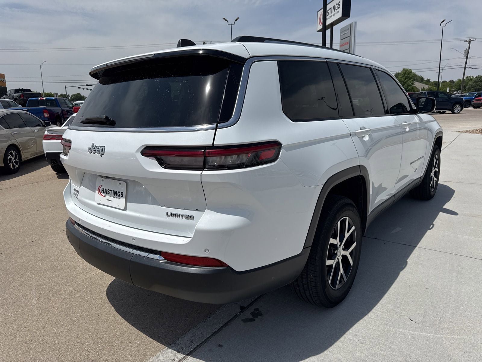 Used 2023 Jeep Grand Cherokee L Limited AWD/4WD image 7