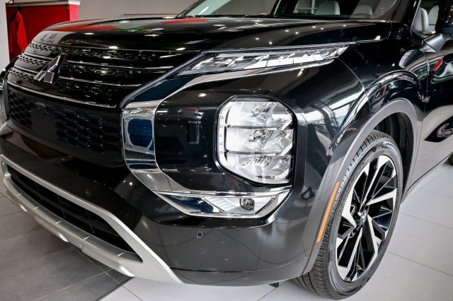 Used 2024 Mitsubishi Outlander SEL Black Edition image 9