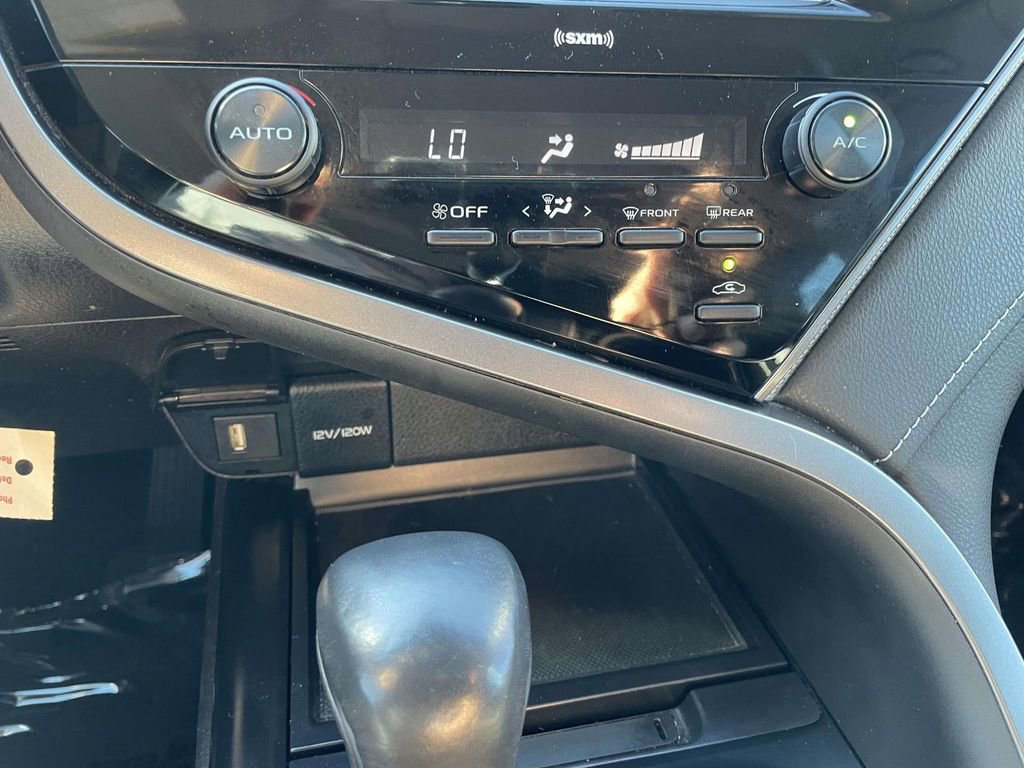 Used 2020 Toyota Camry SE image 40