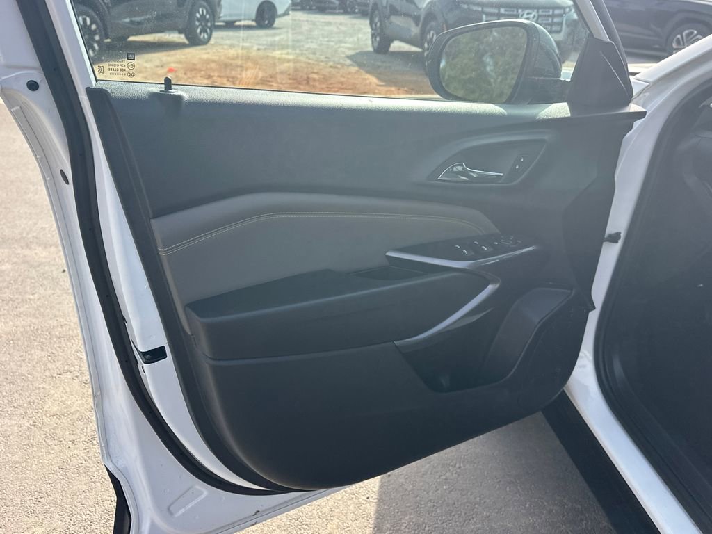 Used 2025 Chevrolet Trax ACTIV w/ Driver Confidence Package image 10