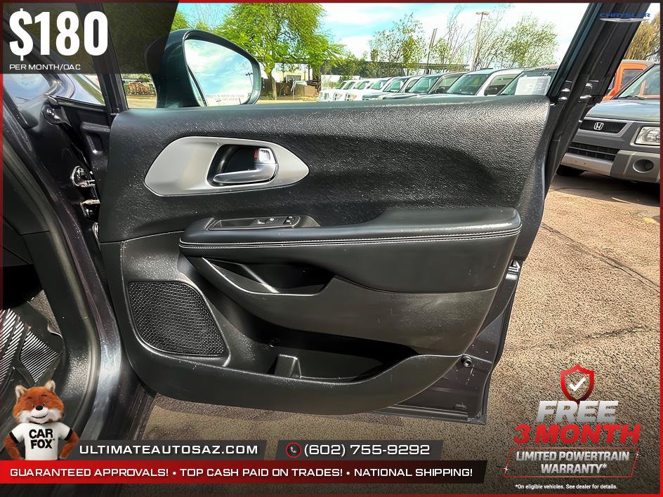 Used 2019 Chrysler Pacifica Touring-L w/ Advanced Safetytec Group FWD image 16