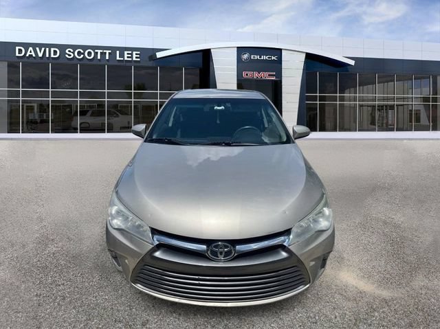 Used 2016 Toyota Camry LE FWD image 2