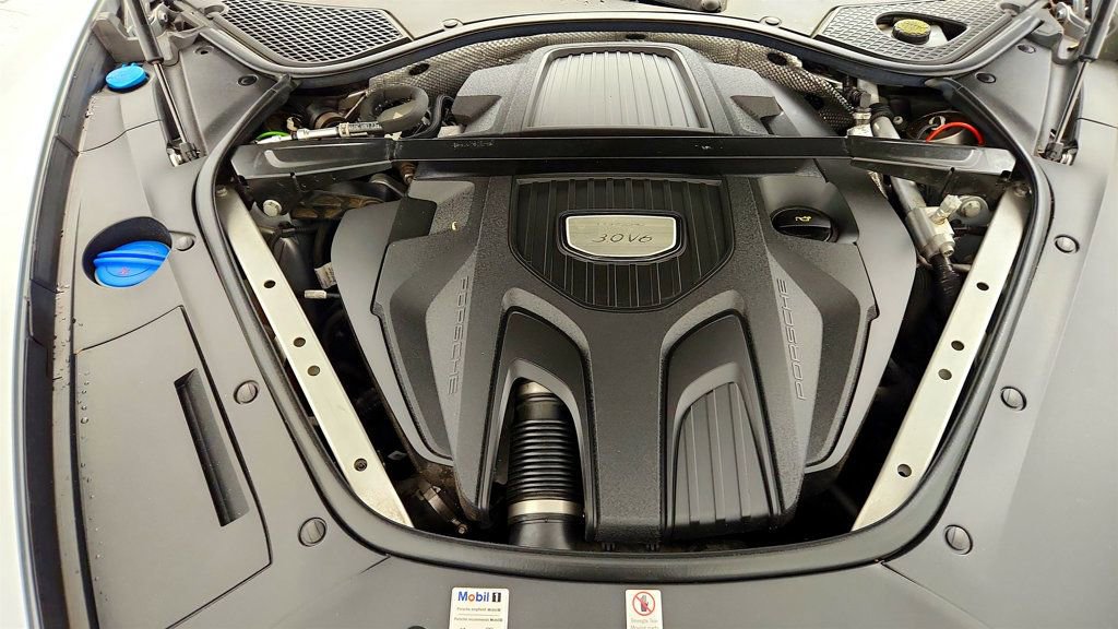 Used 2017 Porsche Panamera 4 AWD/4WD image 29
