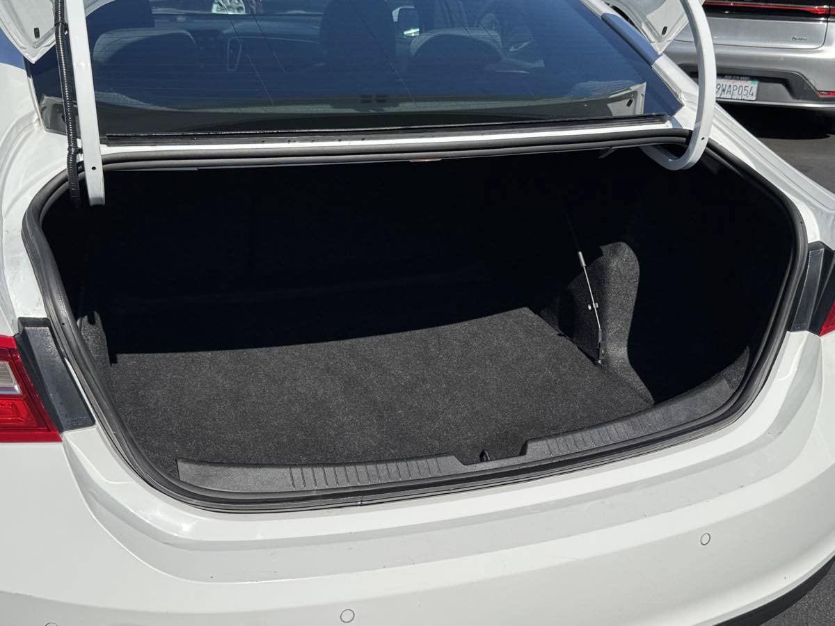 Used 2025 Chevrolet Malibu LT FWD image 11