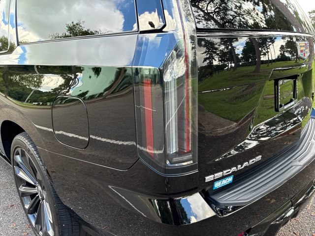 Used 2025 Cadillac Escalade ESV V AWD/4WD image 14