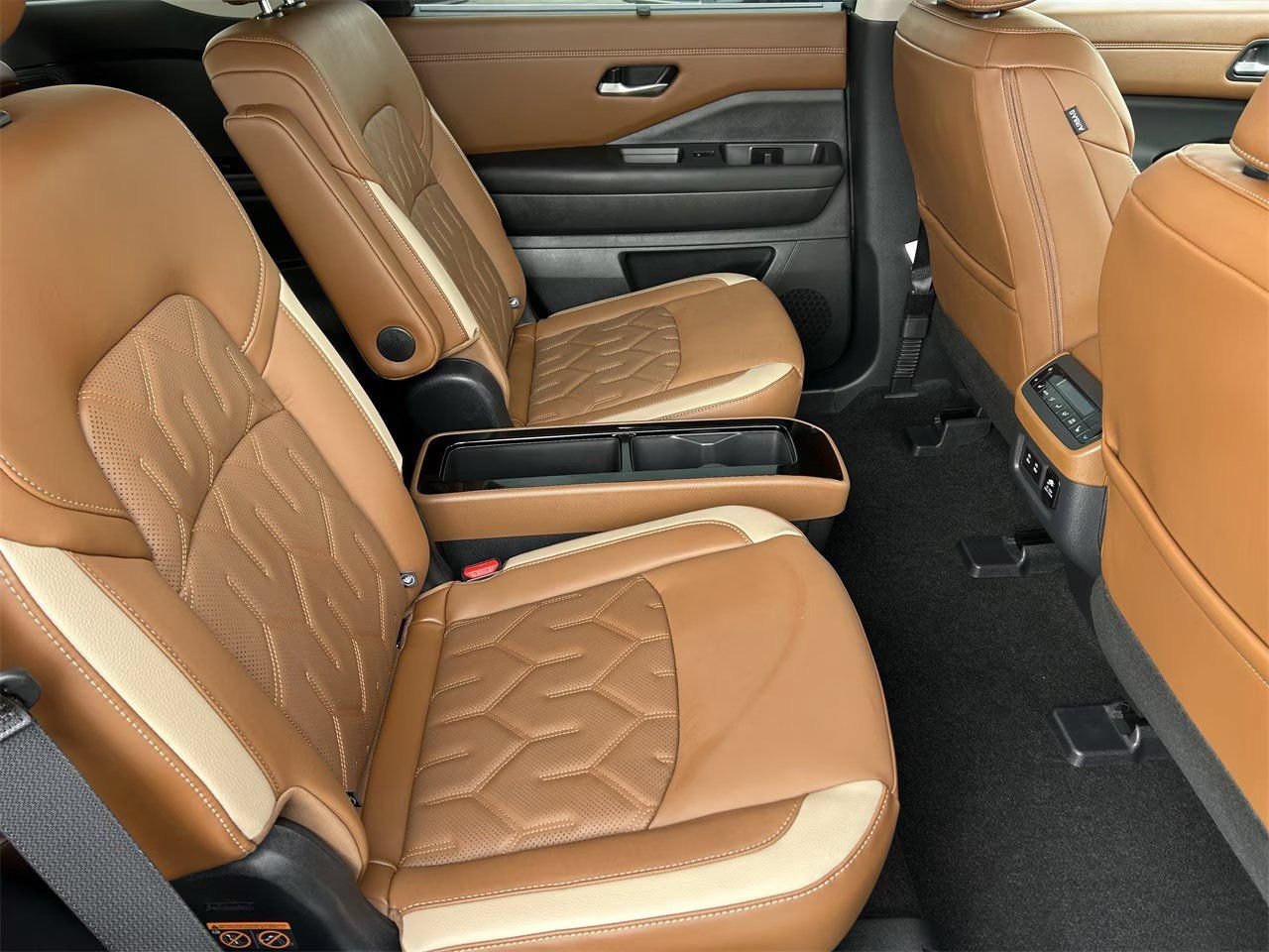 New 2026 Nissan Pathfinder Platinum FWD image 20