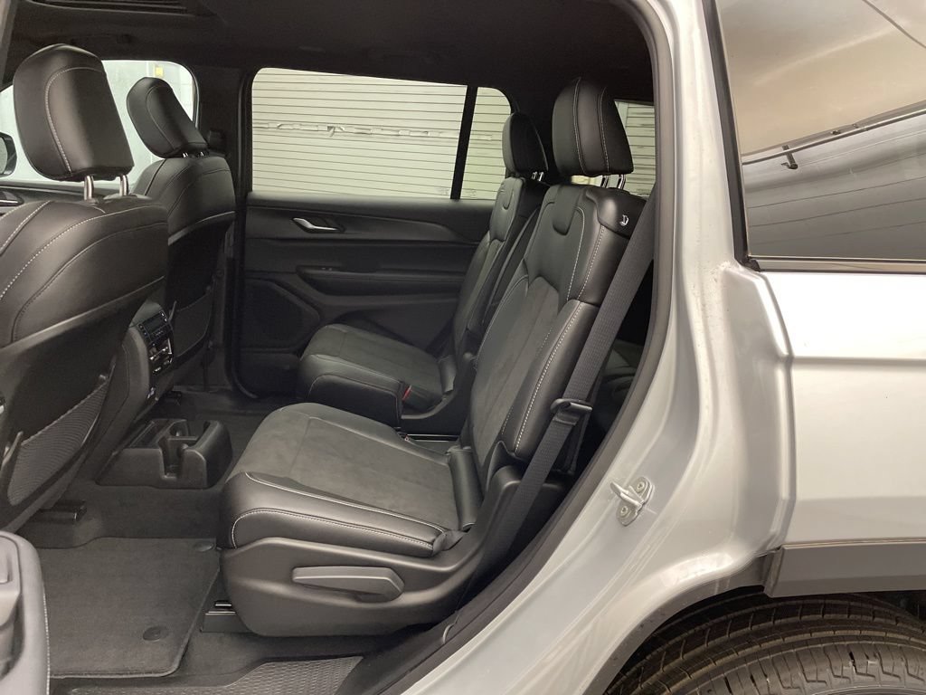 New 2025 Jeep Grand Cherokee L Altitude AWD/4WD image 16
