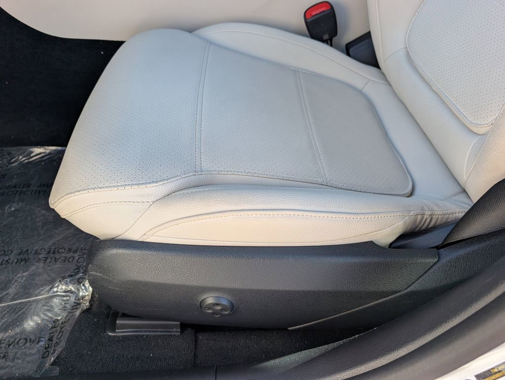 Used 2025 Mercedes-Benz C 300 4MATIC Sedan image 25