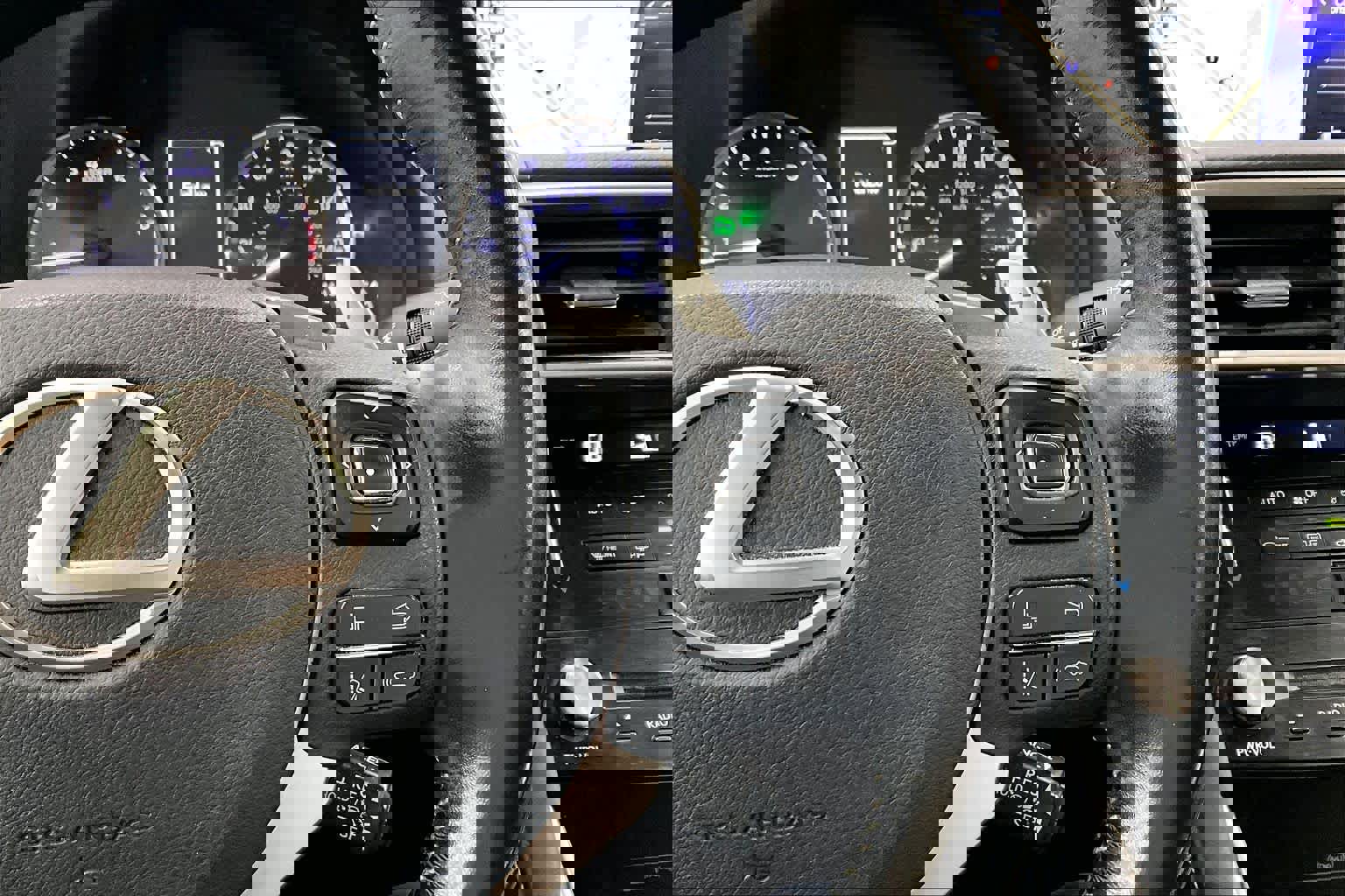 Used 2017 Lexus IS 200t w/ Navigation System Package image 24